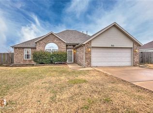 511 Topaz St, Lowell, AR 72745