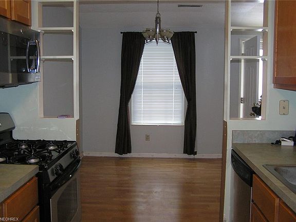 3rd image of 14 Firebush Ln