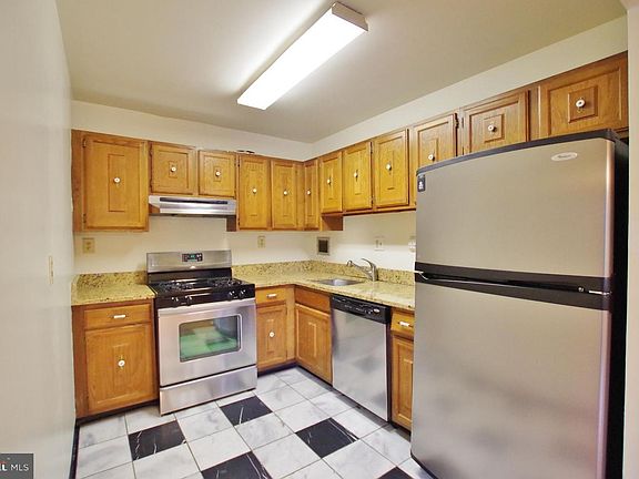 5th image of 6133 Leesburg Pike APT 310