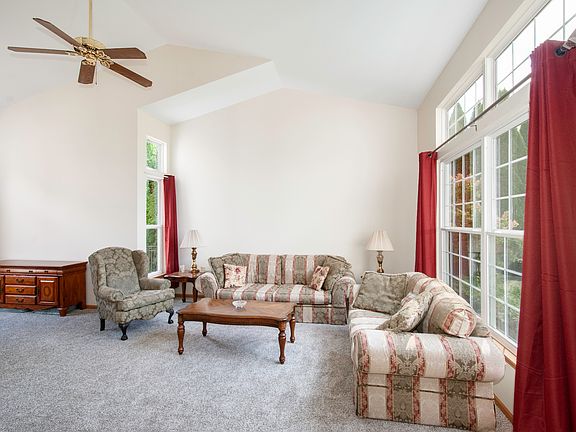 3rd image of 16515 Dorchester Pl