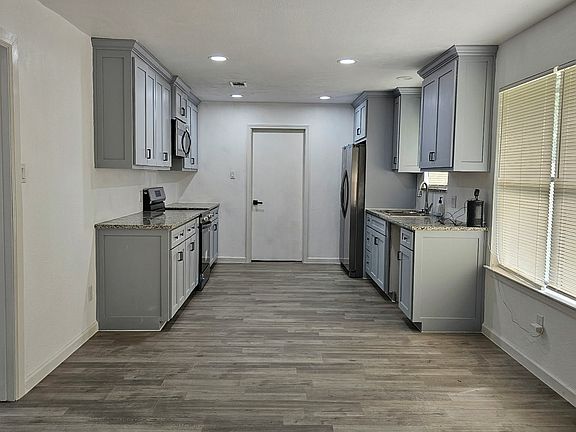 4th image of 2908 Legend Rd
