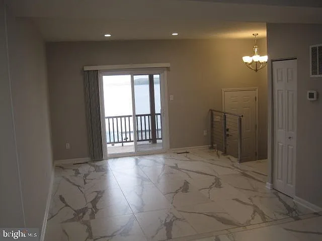 110 Villa Capri Cir — Photo 12