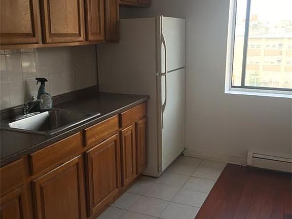 5th image of 39 Debevoise St APT 1A