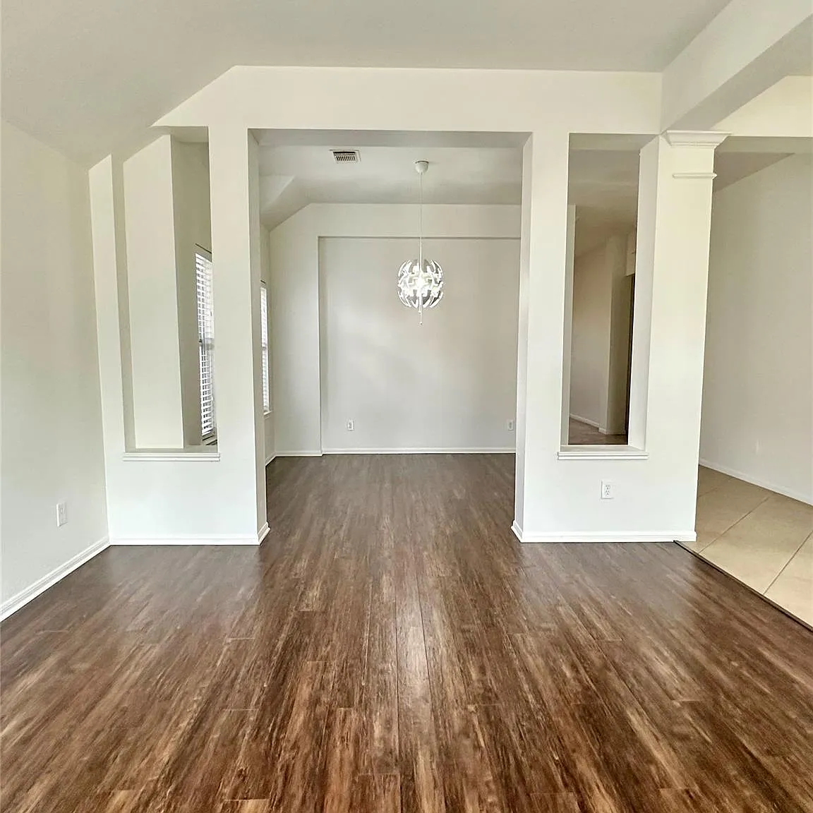 4 bed, 2.0 bath, 2576 sqft, $2,500 — Photo 2