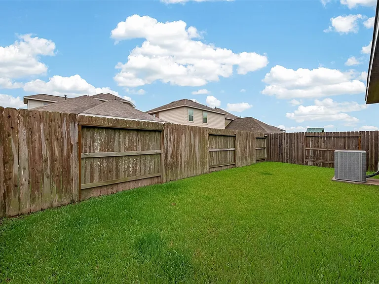 13129 Leisure Cove Dr — Photo 36