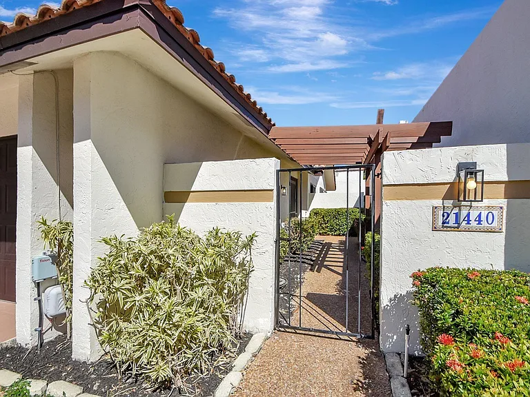 21440 Campo Allegro Dr — Photo 3