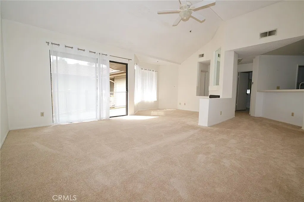 1 bed, 1.5 bath, 1052 sqft, $3,000 — Photo 3