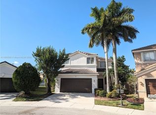 911 Phoenix Way, Fort Lauderdale, FL 33327