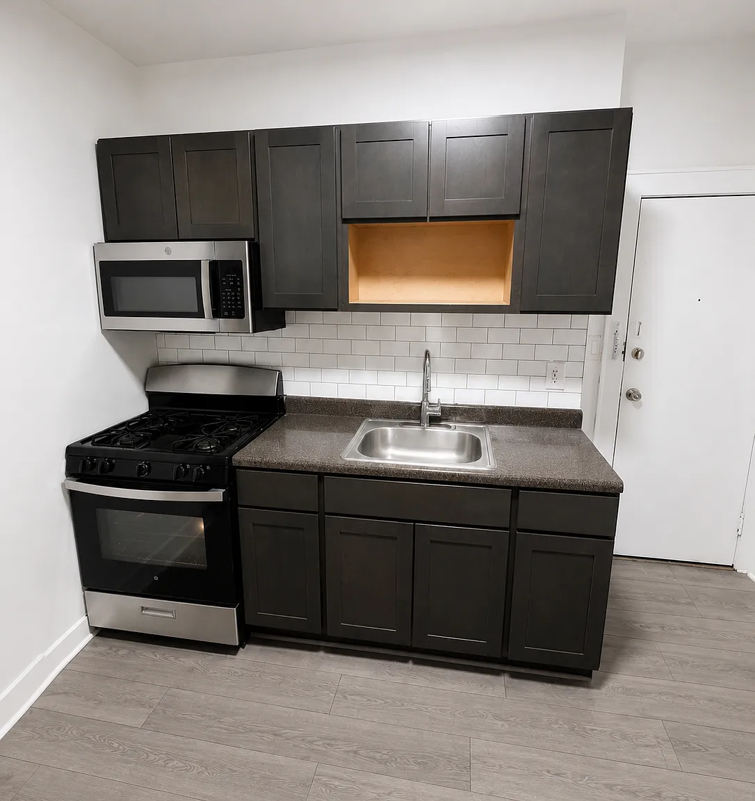 2 bed, 900 sqft, $1,900 — Photo 1