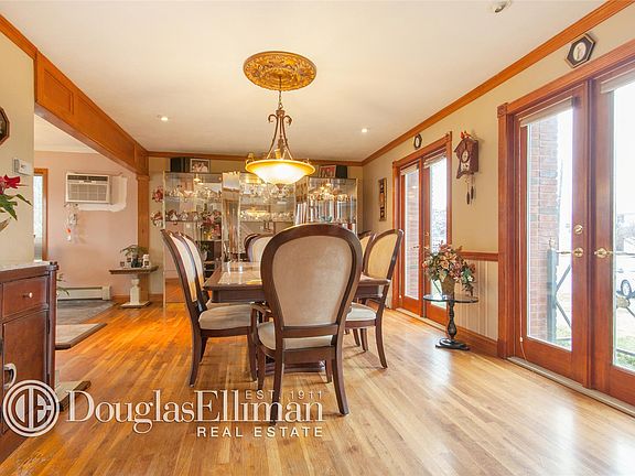 2nd image of 4 Dorothy Ct