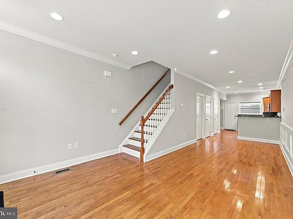 3rd image of 2631 Ellsworth St