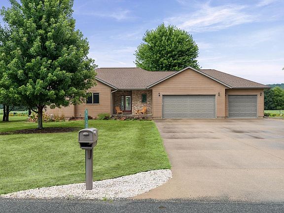 3rd image of N8670 Hanson DRIVE