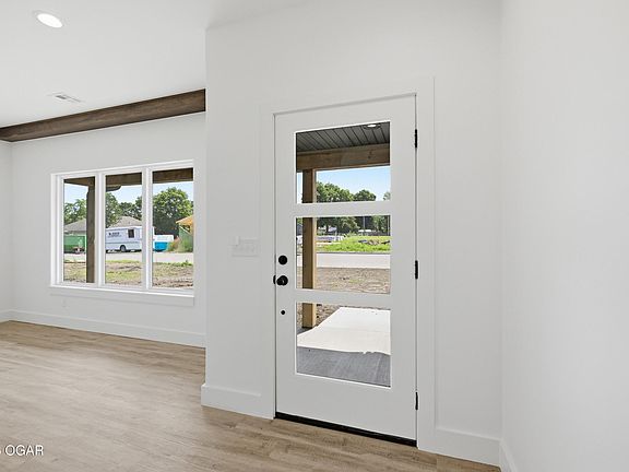5th image of 2209 Modern Ave
