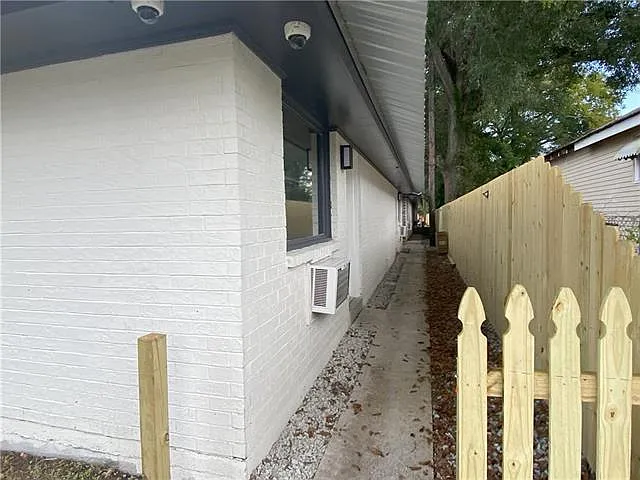 1 bed, 1.0 bath, 300 sqft, $700 — Photo 2