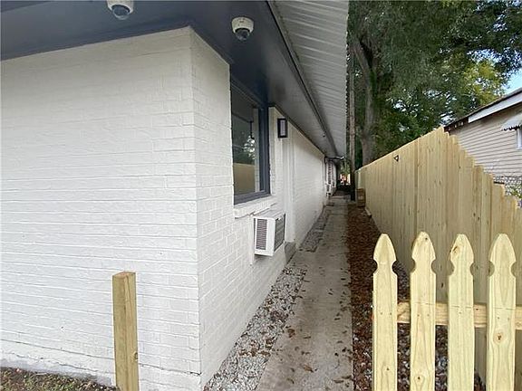 2nd image of 715 E 6th St
