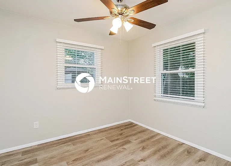 2447 Whitman St — Photo 12