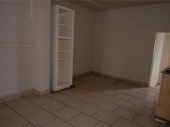 4th image of 2921 Aurora Ave