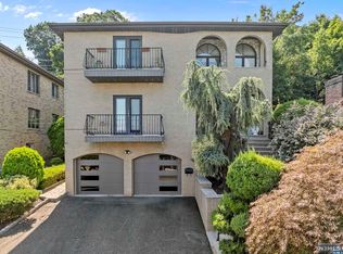 460 Oak St, Ridgefield, NJ 07657