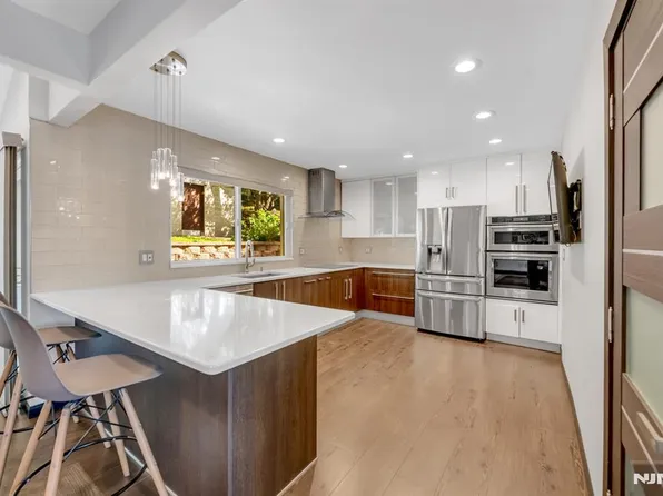 247 Glenwood Ave, Leonia, NJ 07605