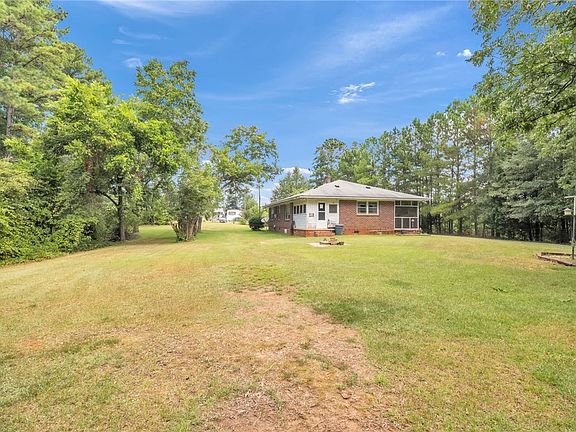 2nd image of 107 Burton Rd
