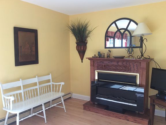 3rd image of 160 Sayville Blvd