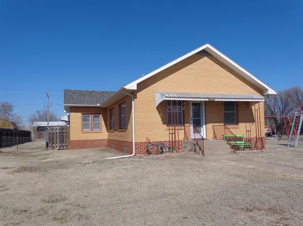 318 E 12th St, La Crosse, KS 67548
