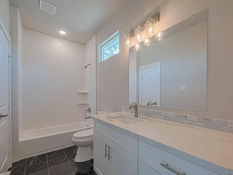 2414 Sam Wilson 1 St — Photo 22