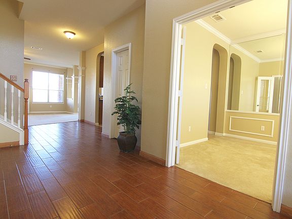 3rd image of 419 Wrought Iron Dr