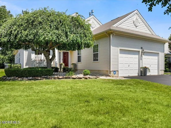 27 Derry Meeting Drive, Manalapan, NJ 07726