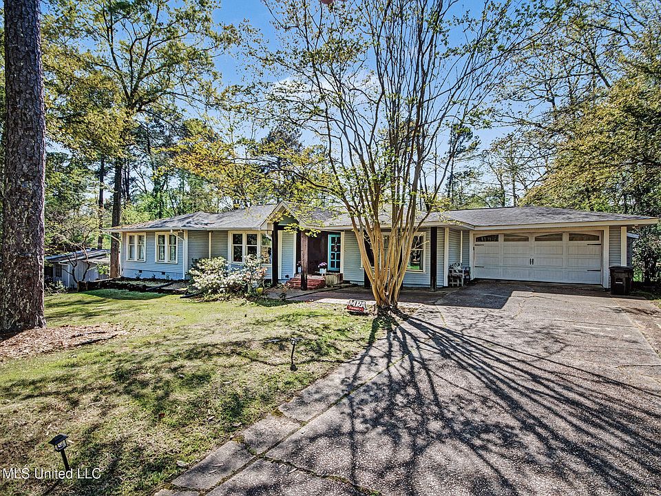 1st image of 3919 Pinewood Dr