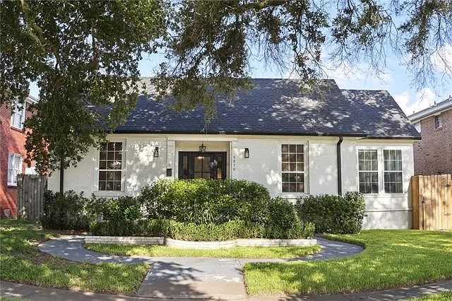 4 bed, 3.0 bath, 3042 sqft, $4,500 — Photo 2