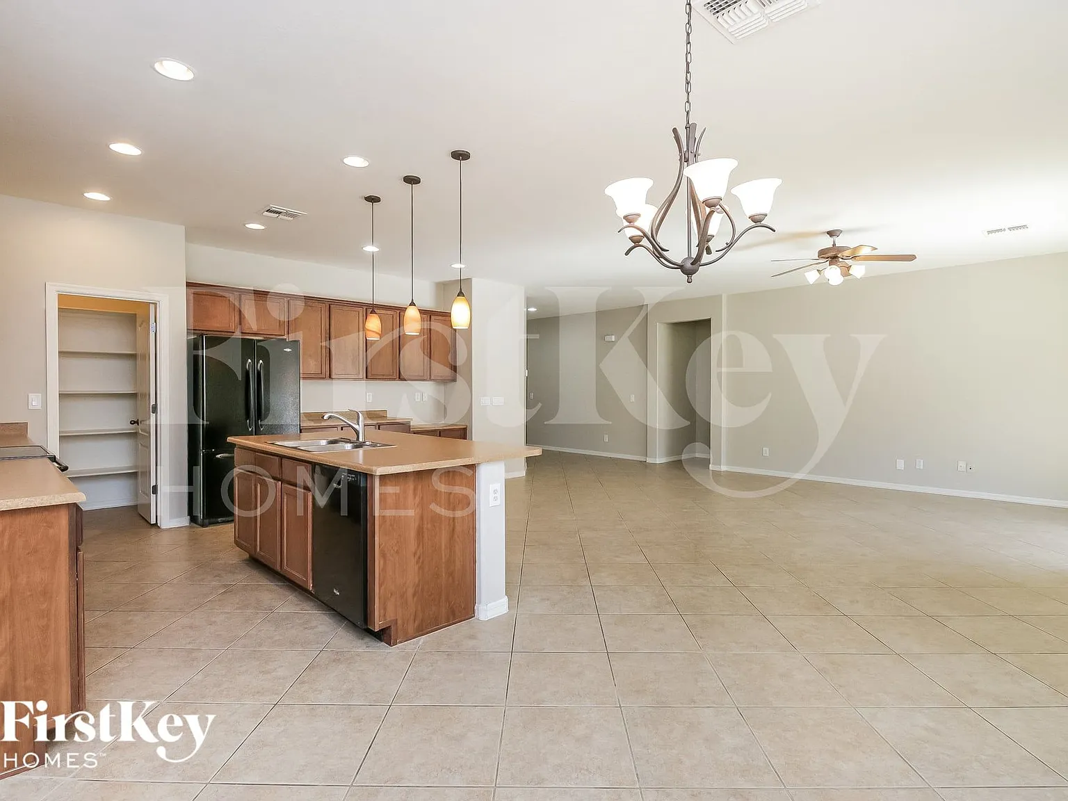 4 bed, 2.0 bath, 2018 sqft, $2,015 — Photo 4