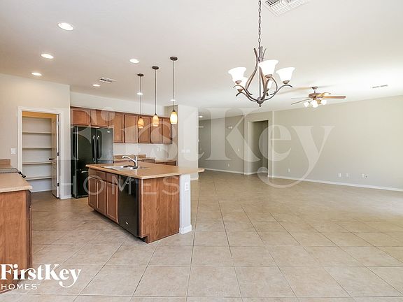 4th image of 635 W Desert Hills Dr