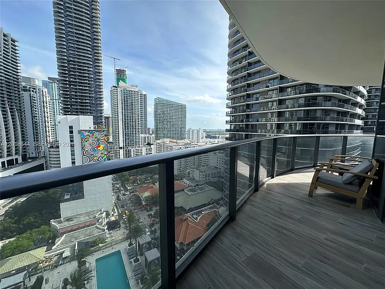 801 S Miami Ave — Photo 3
