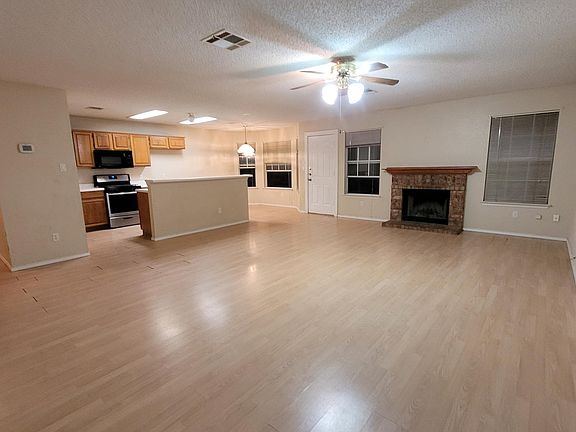 3rd image of 1204 Cedar Oaks Dr