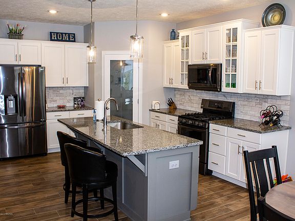 5th image of 1573 Yosemite Dr