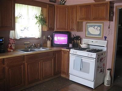 4th image of 916 Park Ave