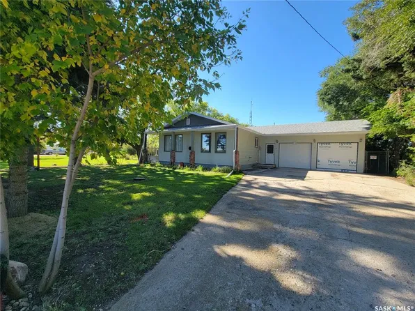 200 & 202 Saskatchewan AVENUE, Tramping Lake, SK S0K 4H0