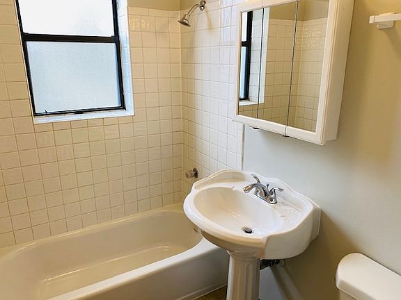 5th image of 4915 S Drexel Blvd APT 203