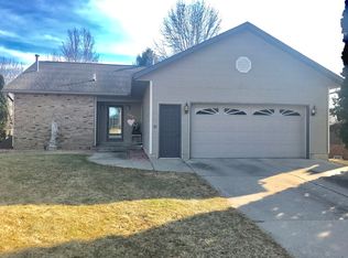 500 Deer Chase, Dixon, IL 61021