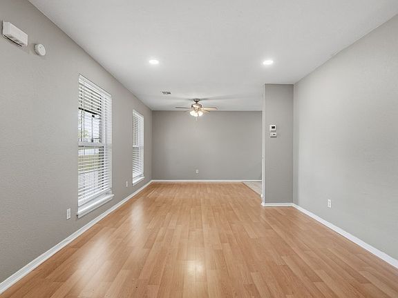 4th image of 607 W 150th St S