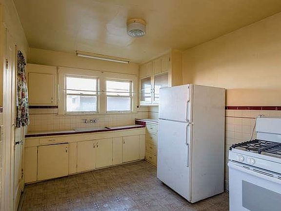 3rd image of 282 Sylvan Ave