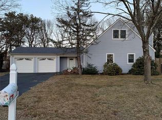 3 Groton Ln, Coram, NY 11727