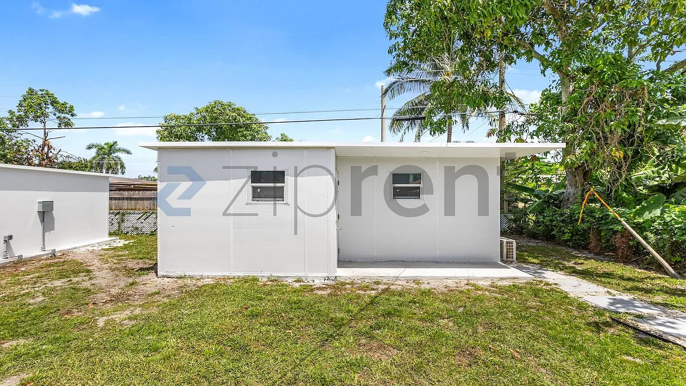 1 bed, 250 sqft, $1,300 — Photo 2