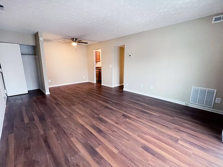 Crown Crossing Apartments — Photo 72