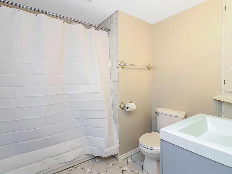 142 Elmwood Ave — Photo 21