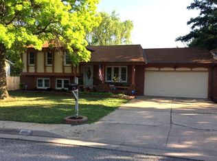 327 E Derby Hills Dr, Derby, KS 67037