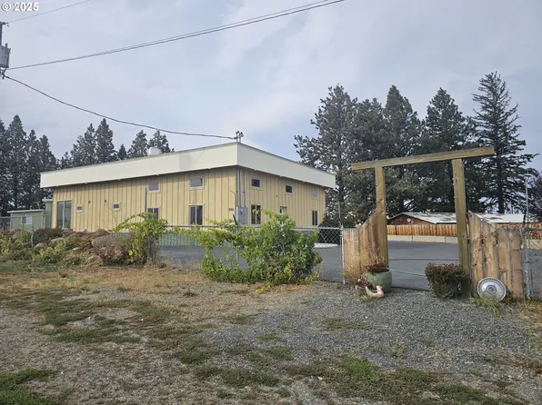 995 3rd, North Powder, OR 97867
