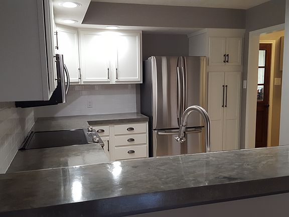 2nd image of 5720 California Trl