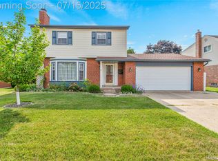 2330 Cambridge St, Trenton, MI 48183